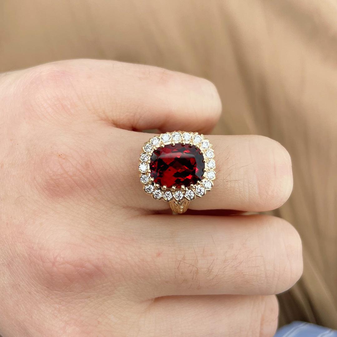 High quality Yellow Gold Garnet Ring