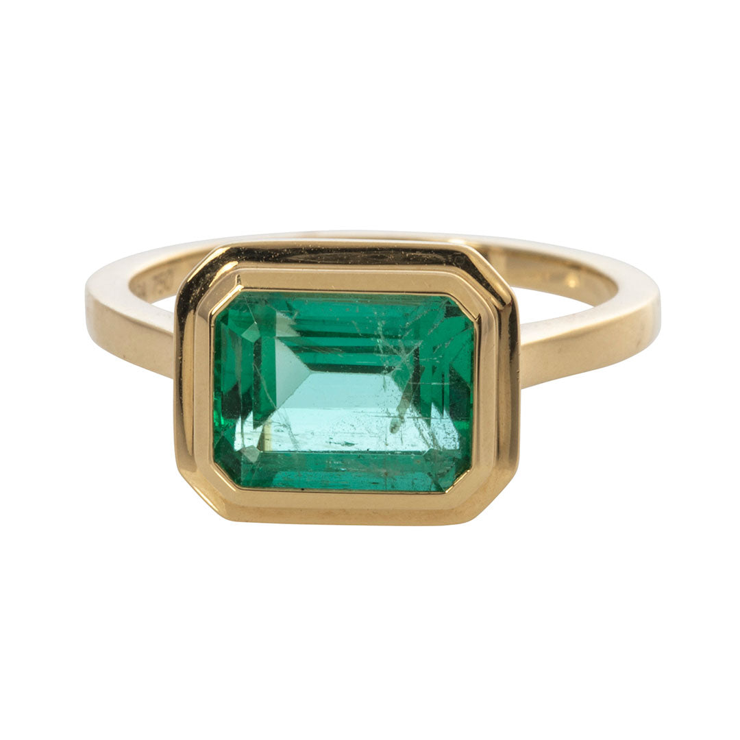 Goshwara Emerald Cut Emerald Bezel Set 18K Gold Ring