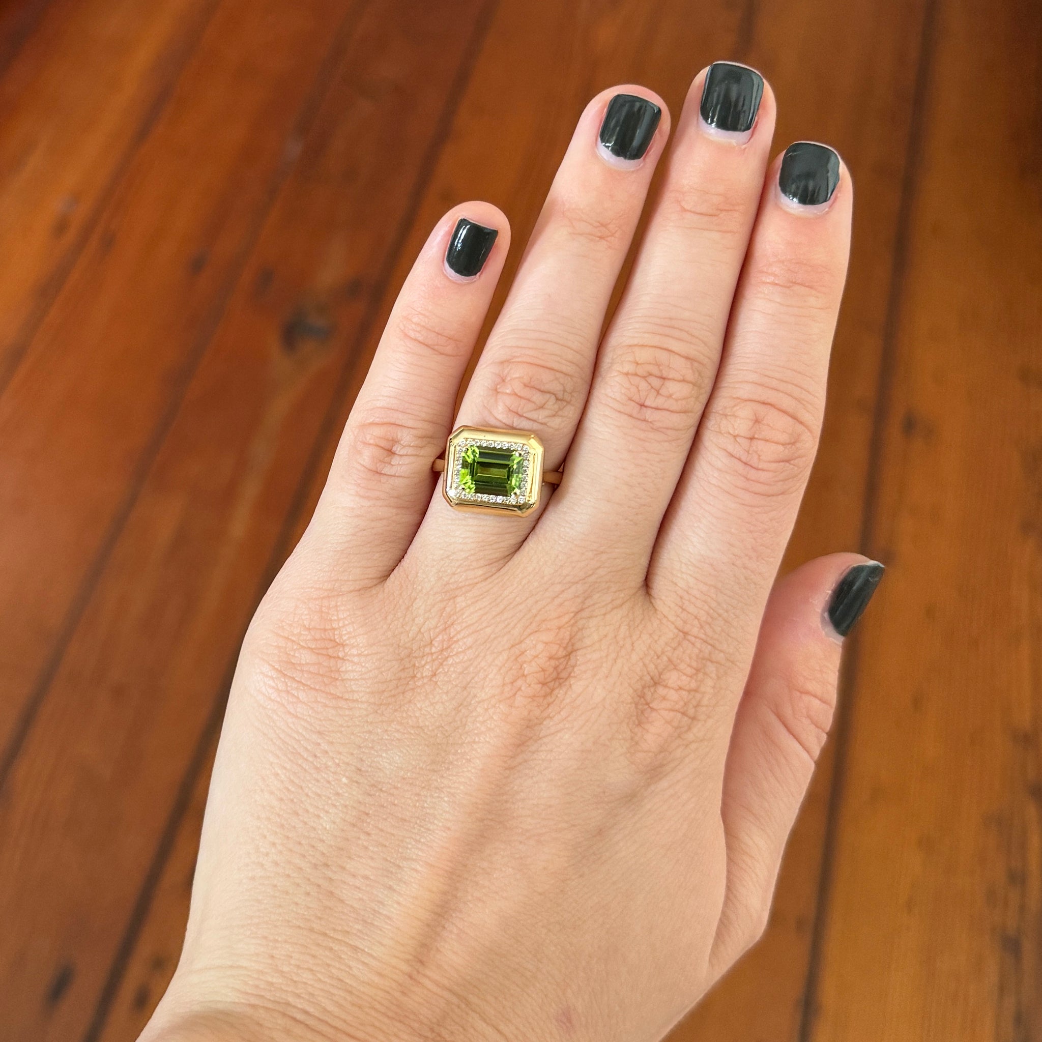 Goshwara Emerald-Cut Peridot & Diamond 18K Gold Ring