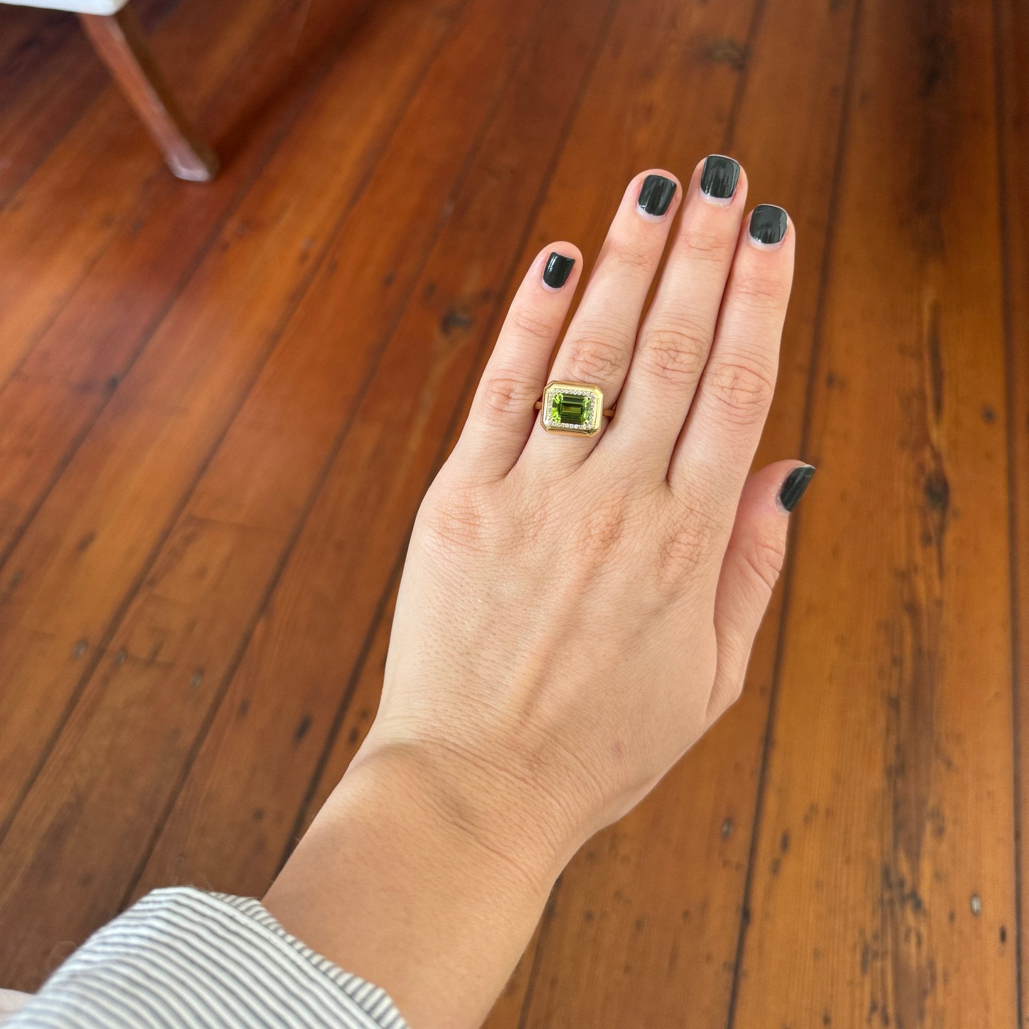 Goshwara Emerald-Cut Peridot & Diamond 18K Gold Ring