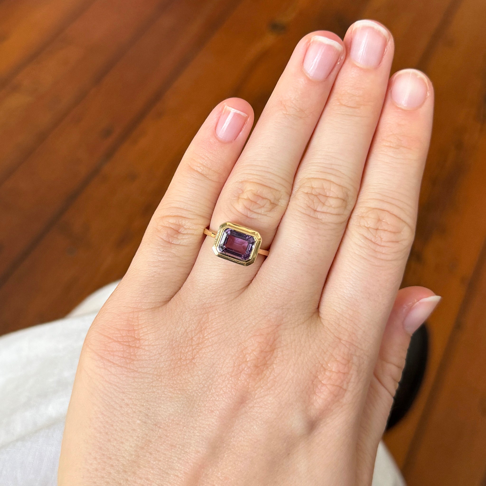 Goshwara Emerald-Cut Amethyst Bezel Set 18K Gold Ring