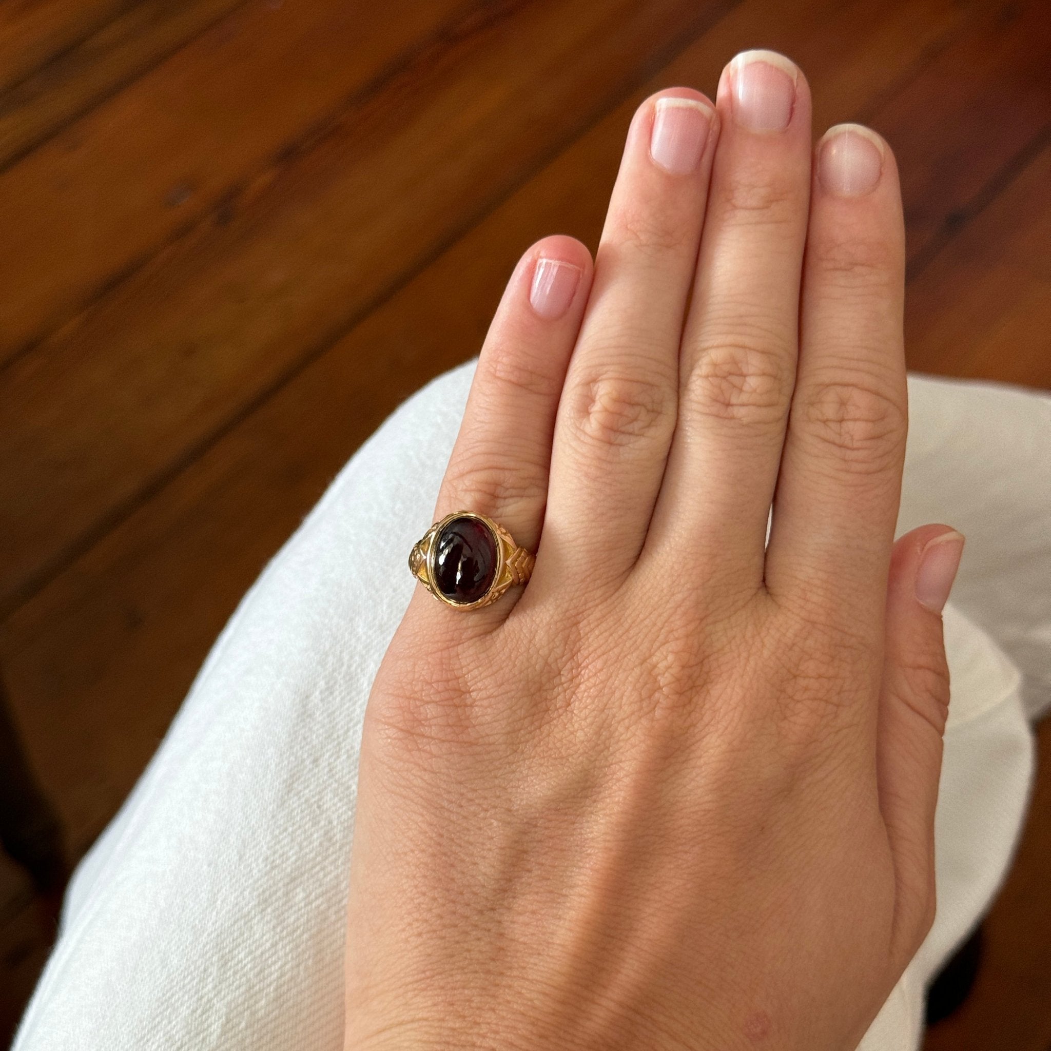 Victorian Oval Cabochon Garnet 15K Gold Ring