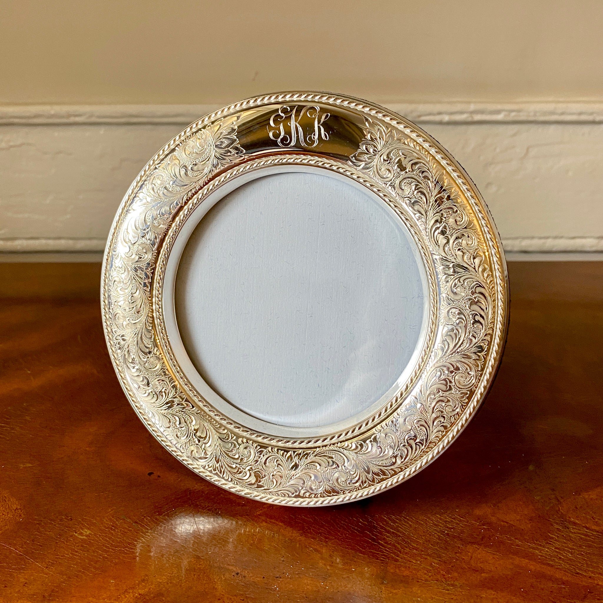 Sterling Silver Nostalgia Round Picture Frame